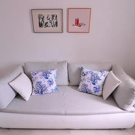 Apartman A2 - Luxury Apt In Center Just 5Min From Beach